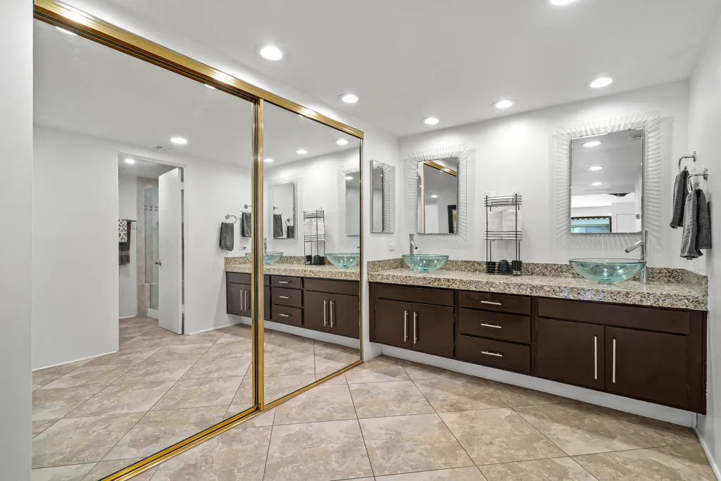 231 E La Verne Way E, Palm Springs, California 92264 home-pic-40