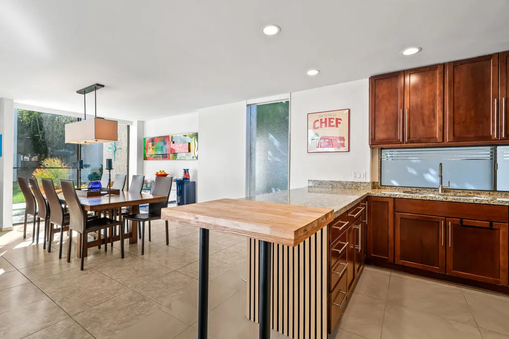 231 E La Verne Way E, Palm Springs, California 92264 home-pic-8