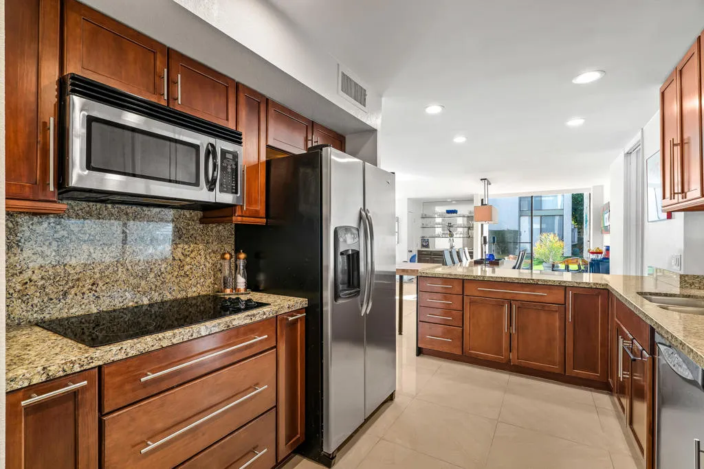231 E La Verne Way E, Palm Springs, California 92264 home-pic-9
