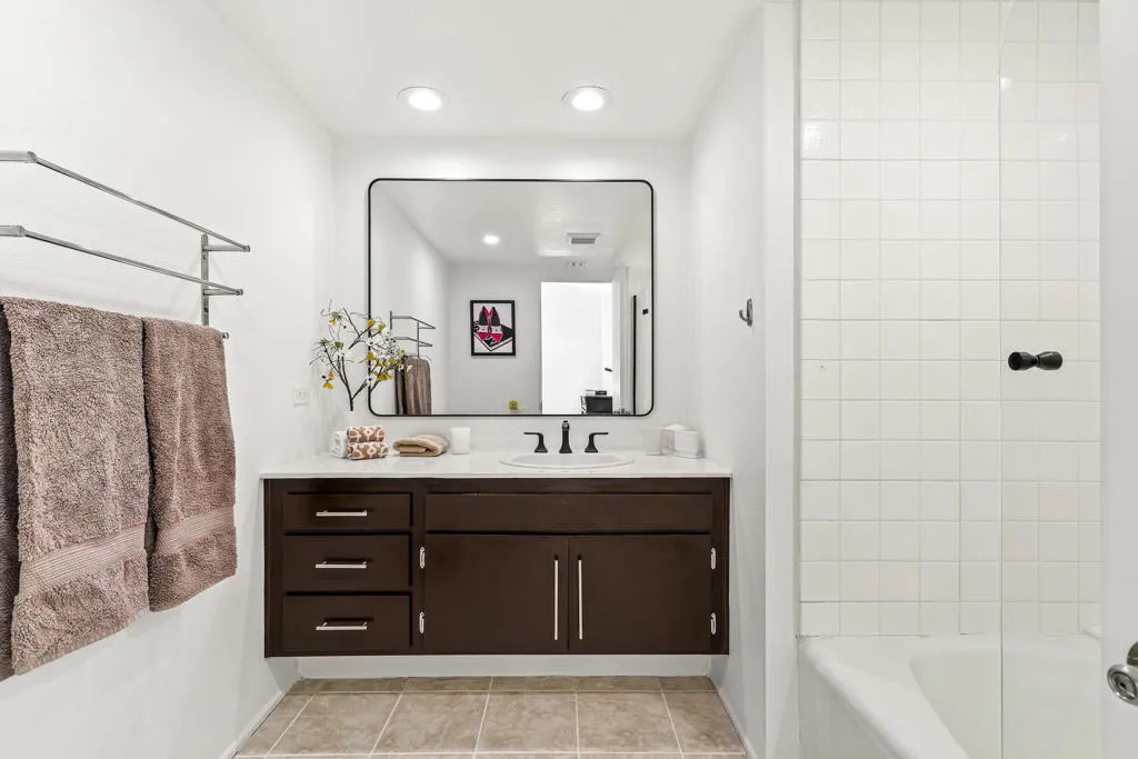 231 E La Verne Way E, Palm Springs, California 92264 home-pic-30