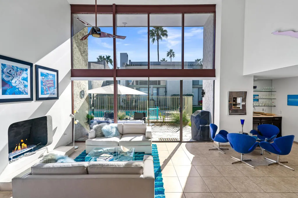 231 E La Verne Way E, Palm Springs, California 92264 home-pic-17