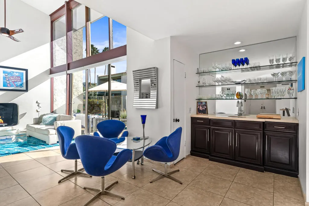 231 E La Verne Way E, Palm Springs, California 92264 home-pic-16