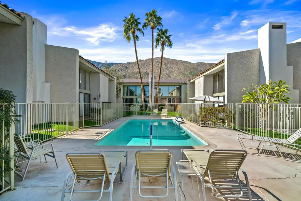 231 E La Verne Way E, Palm Springs, California 92264 home-pic-22
