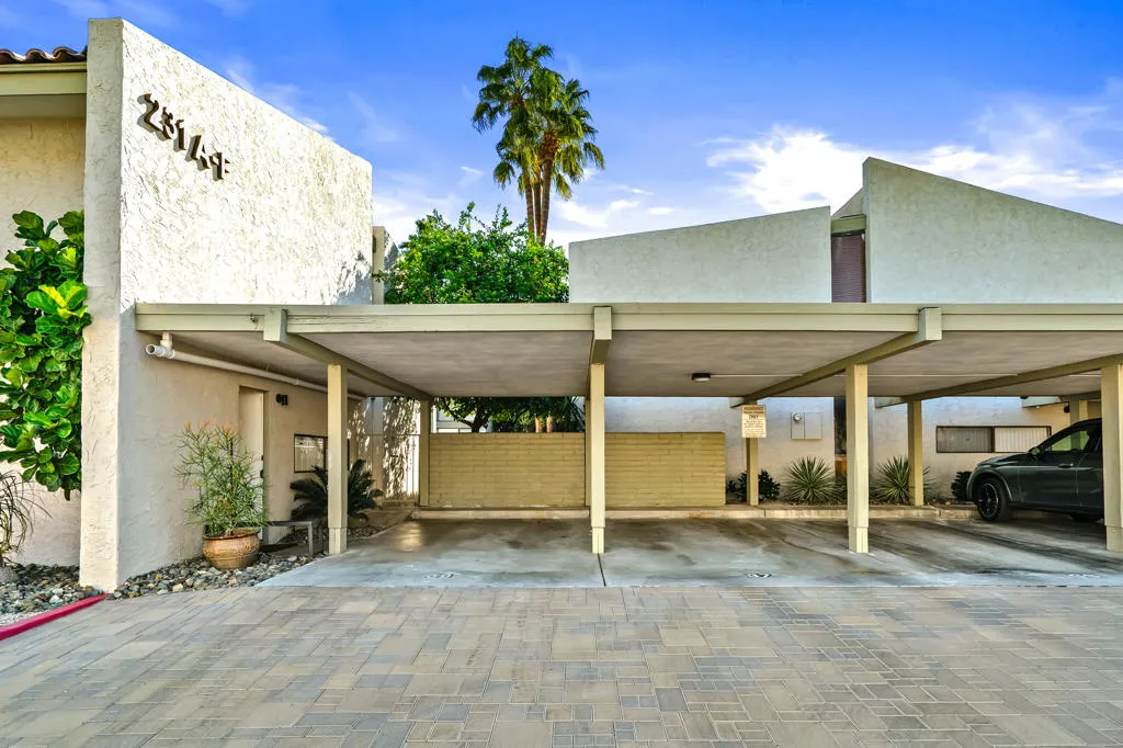 231 E La Verne Way E, Palm Springs, California 92264 home-pic-52
