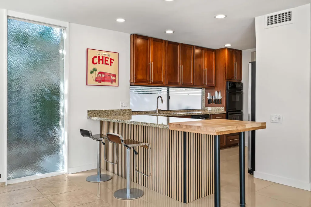 231 E La Verne Way E, Palm Springs, California 92264 home-pic-7