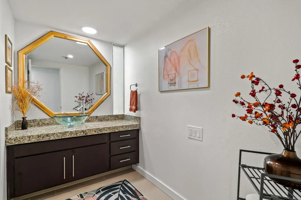 231 E La Verne Way E, Palm Springs, California 92264 home-pic-43