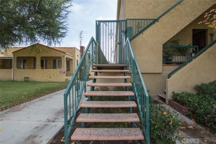 404 Lincoln Avenue, Glendale, California 91205