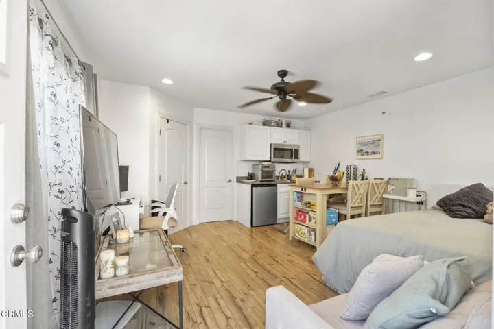24-web-or-mls-Upmarketmedia_168Pal-75
