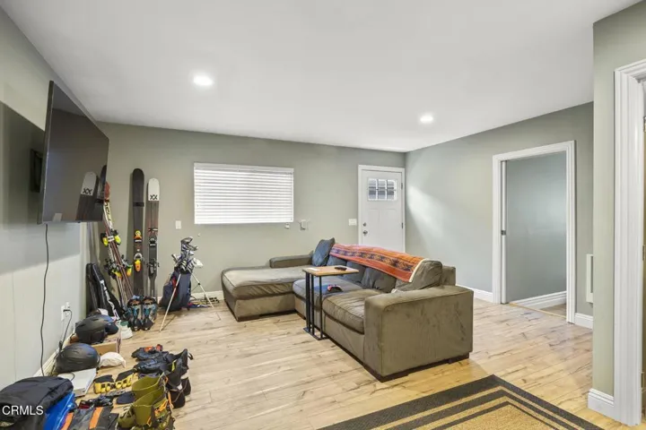 30-web-or-mls-Upmarketmedia_168Pal-96
