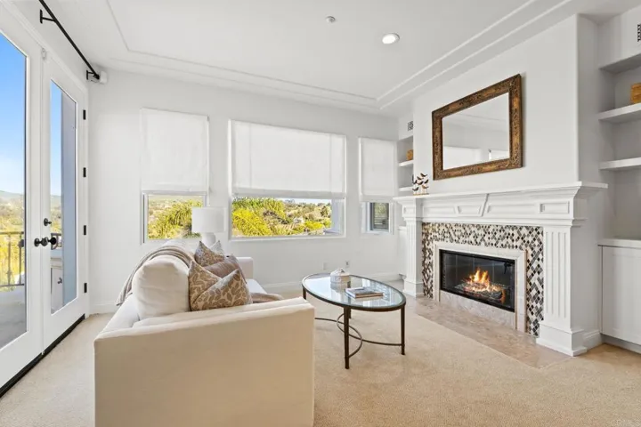 sitting area with balcony