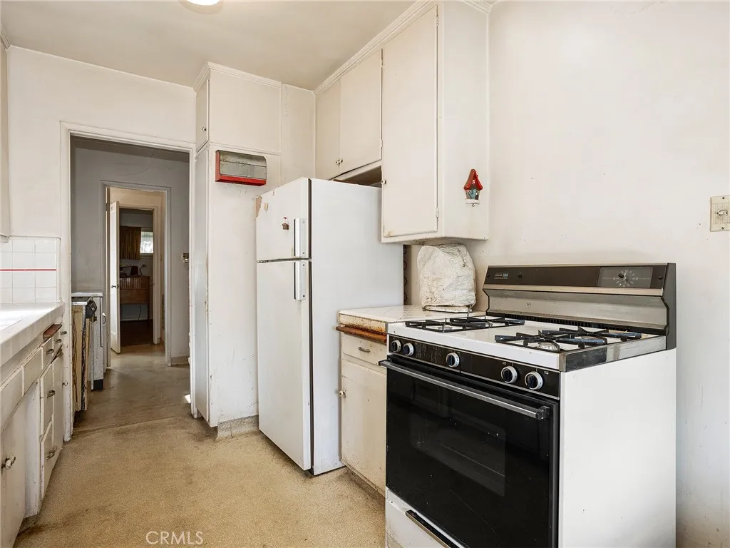 13607 Huston Street, Sherman Oaks, California 91423 home-pic-8