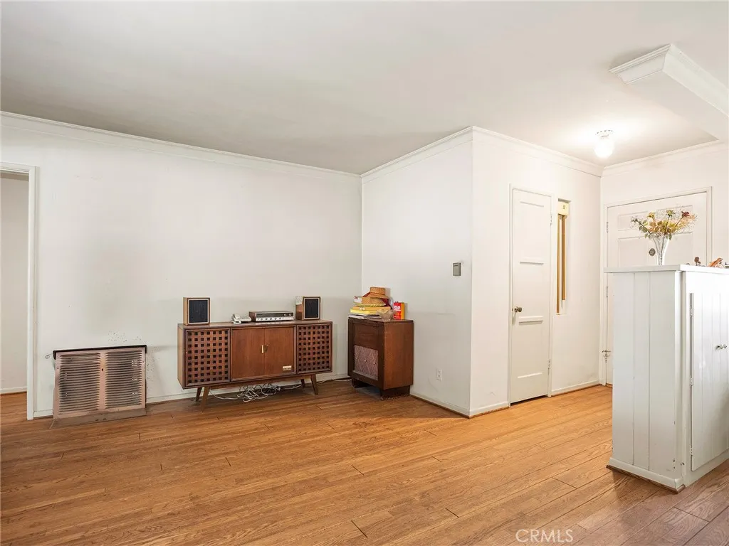 13607 Huston Street, Sherman Oaks, California 91423 home-pic-12