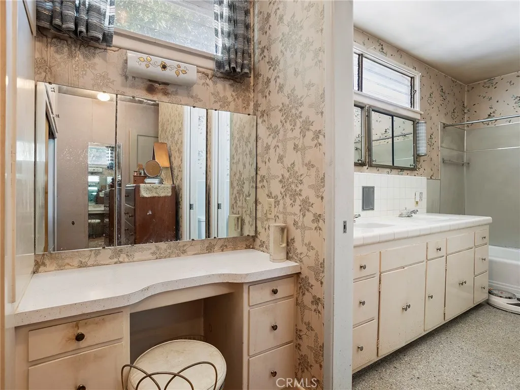 13607 Huston Street, Sherman Oaks, California 91423 home-pic-25