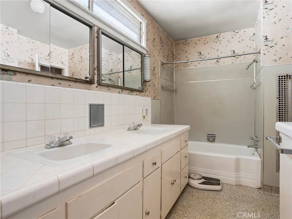 13607 Huston Street, Sherman Oaks, California 91423 home-pic-26