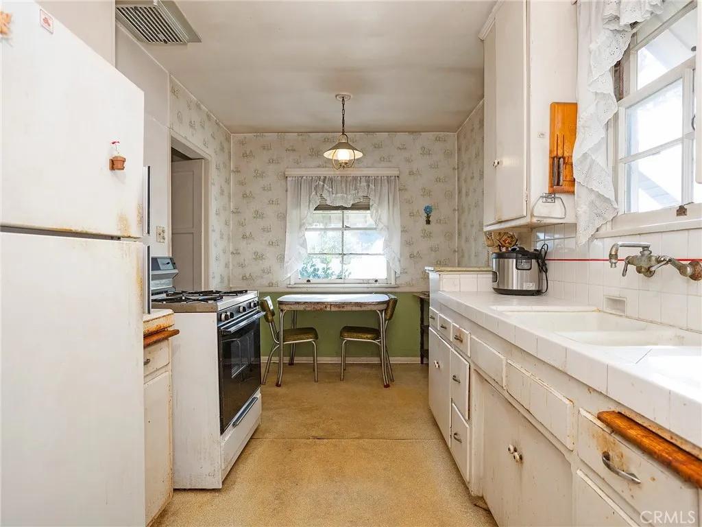 13607 Huston Street, Sherman Oaks, California 91423 home-pic-10