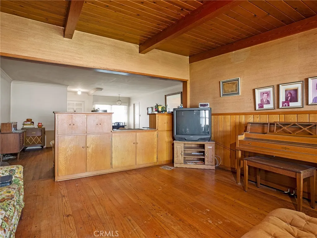 13607 Huston Street, Sherman Oaks, California 91423 home-pic-19