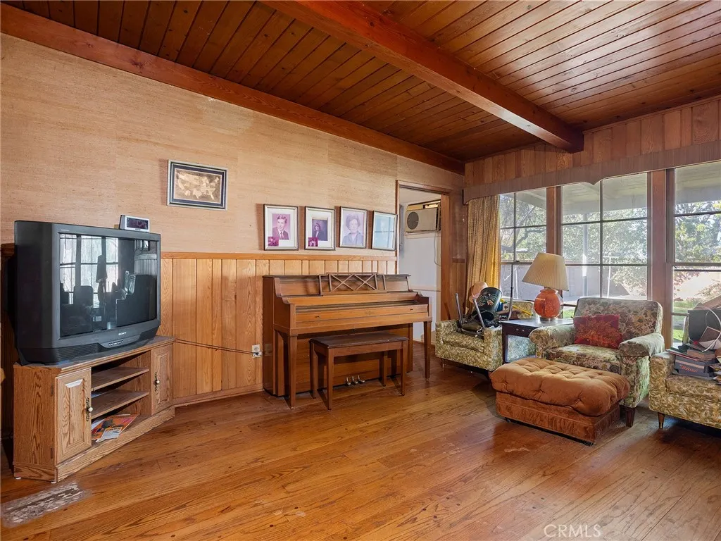 13607 Huston Street, Sherman Oaks, California 91423 home-pic-18