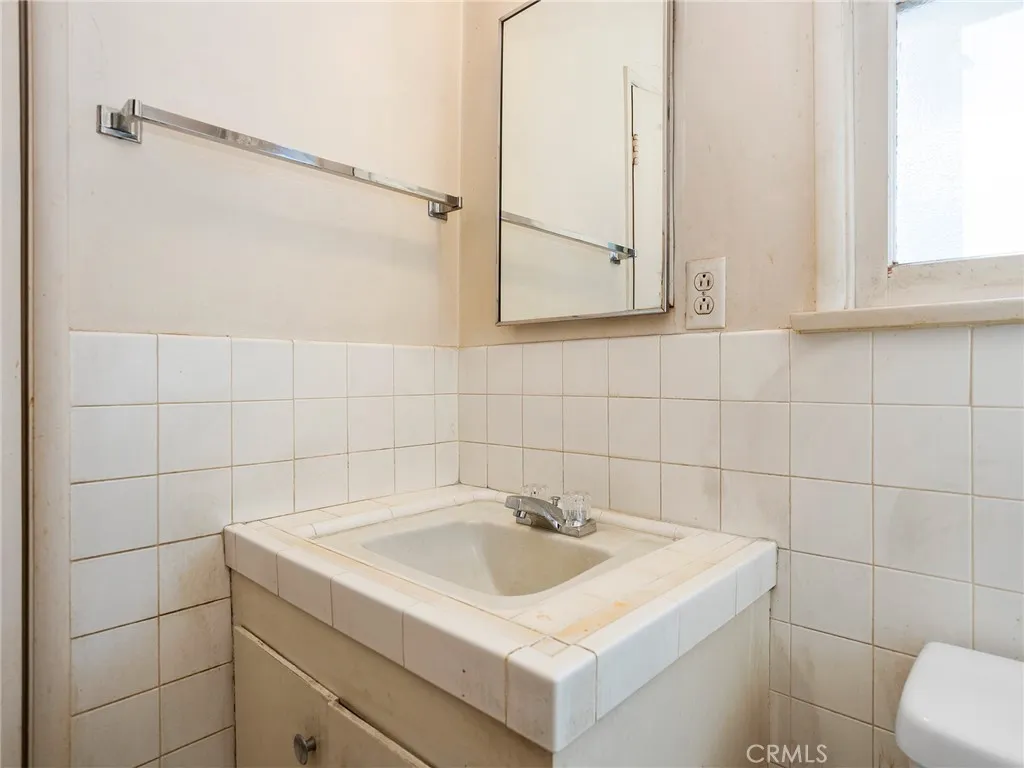 13607 Huston Street, Sherman Oaks, California 91423 home-pic-27