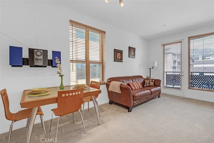 201 E Angeleno Avenue 326, Burbank, California 91502