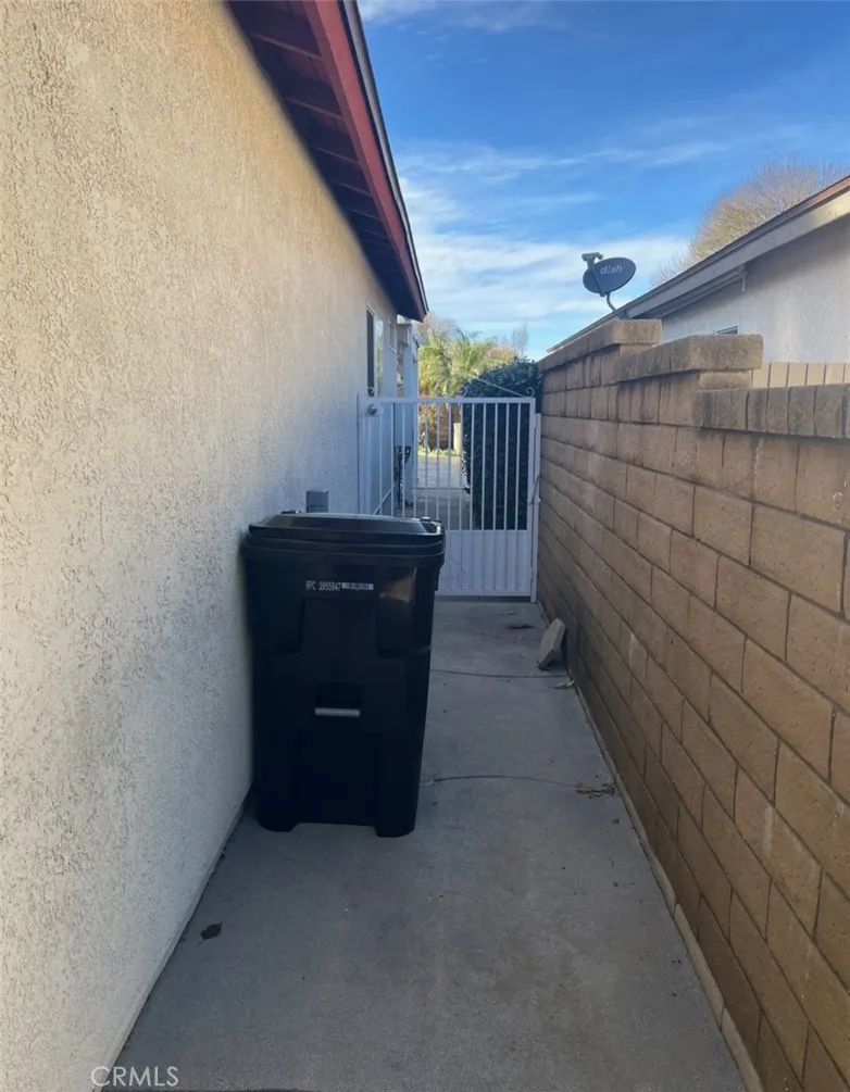 23509 Via Chantilly, Valencia, California 91355 home-pic-5