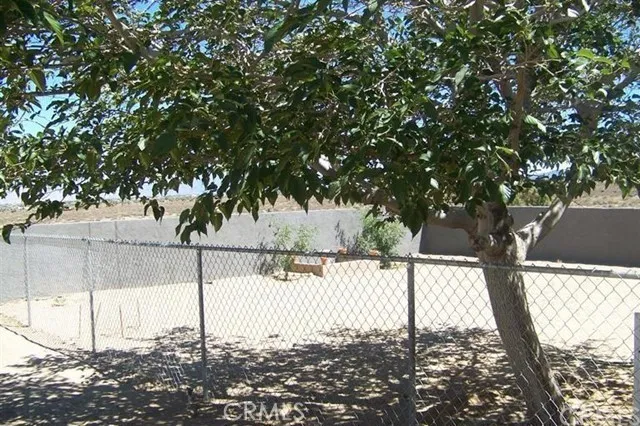 9548 White Road, Phelan, California 92371 home-pic-6
