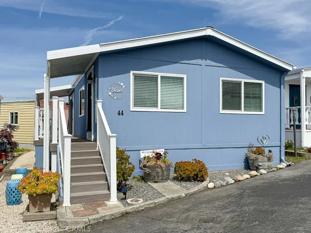 Two bedroom, one bathroom, well-maintained and move-in ready!