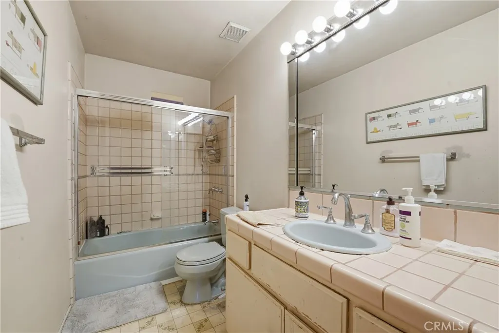 8805 Arcadia Avenue, San Gabriel, California 91775 home-pic-17