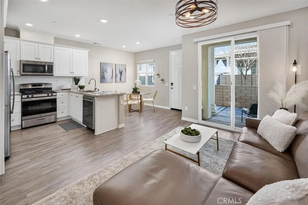 22922 Harvest Mill, Saugus, California 91350 home-pic-1