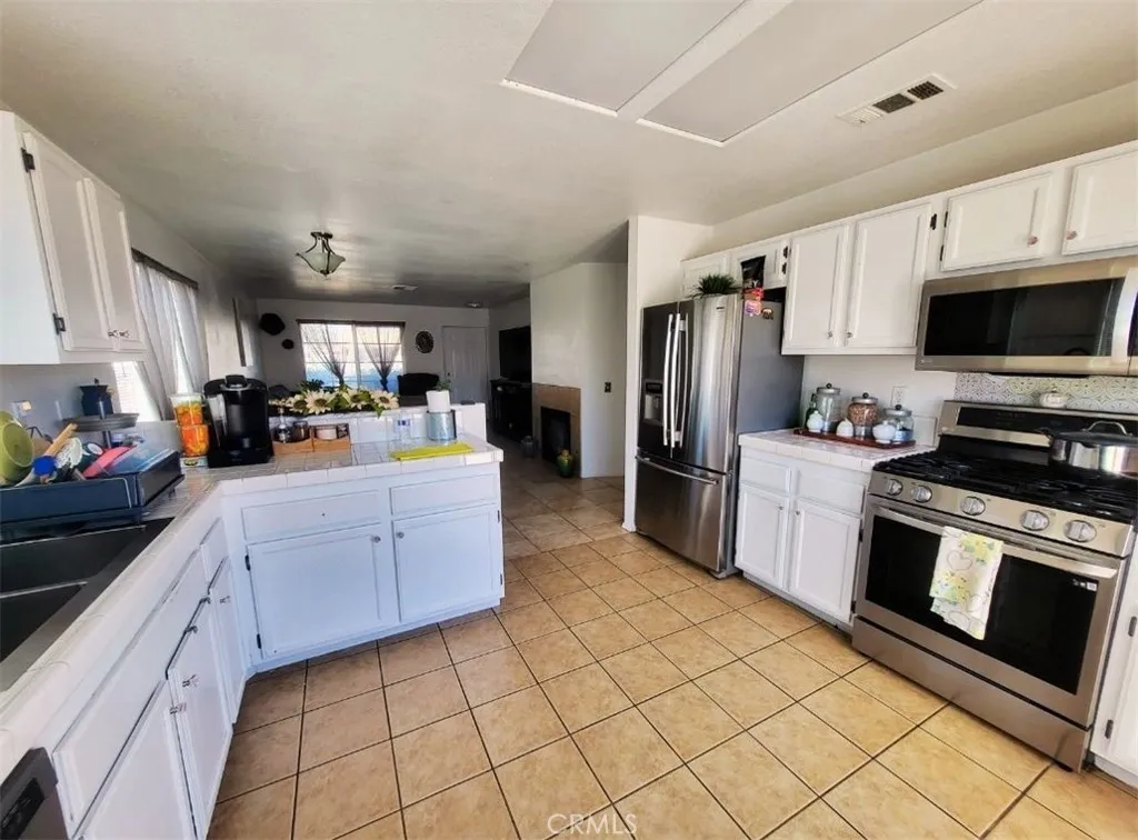 15249 Braxton, Adelanto, California 92301 home-pic-5