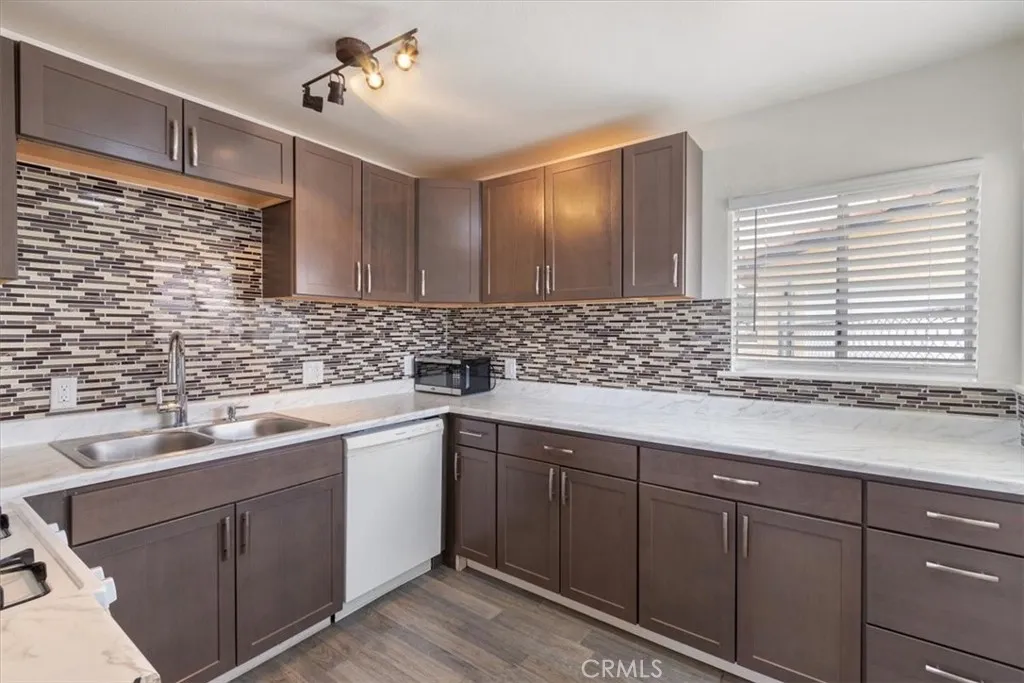 43324 45th Street W, Lancaster, California 93536 home-pic-5