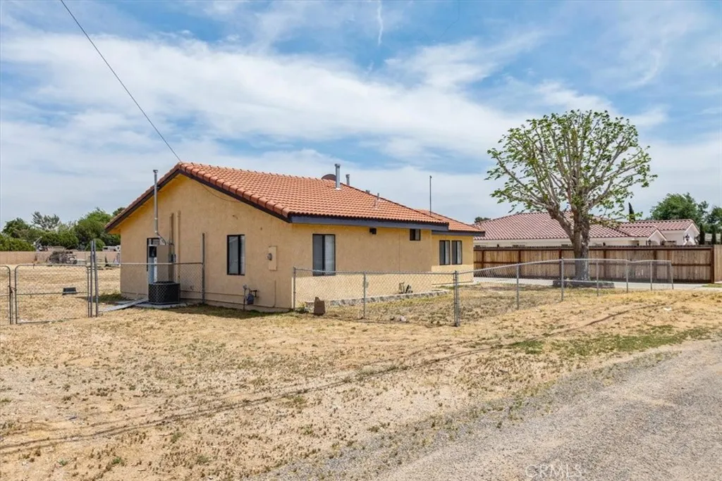 43324 45th Street W, Lancaster, California 93536 home-pic-2