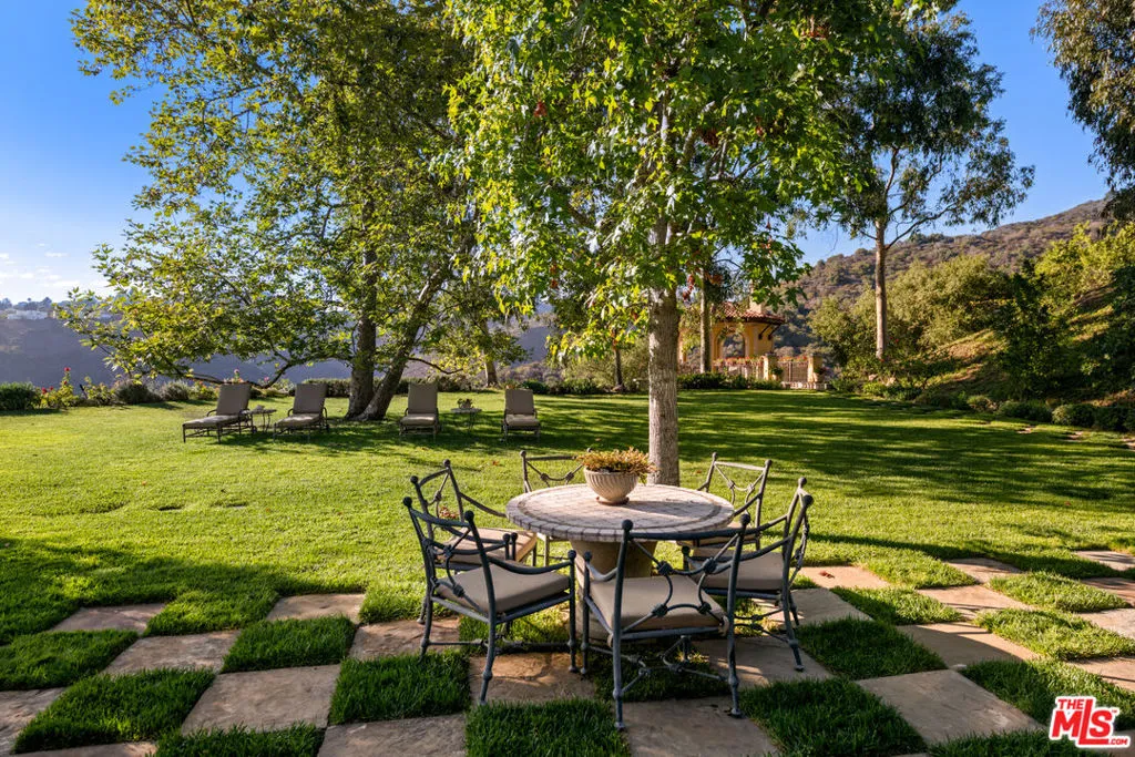12721 Chalon Road, Los Angeles, California 90049 home-pic-18