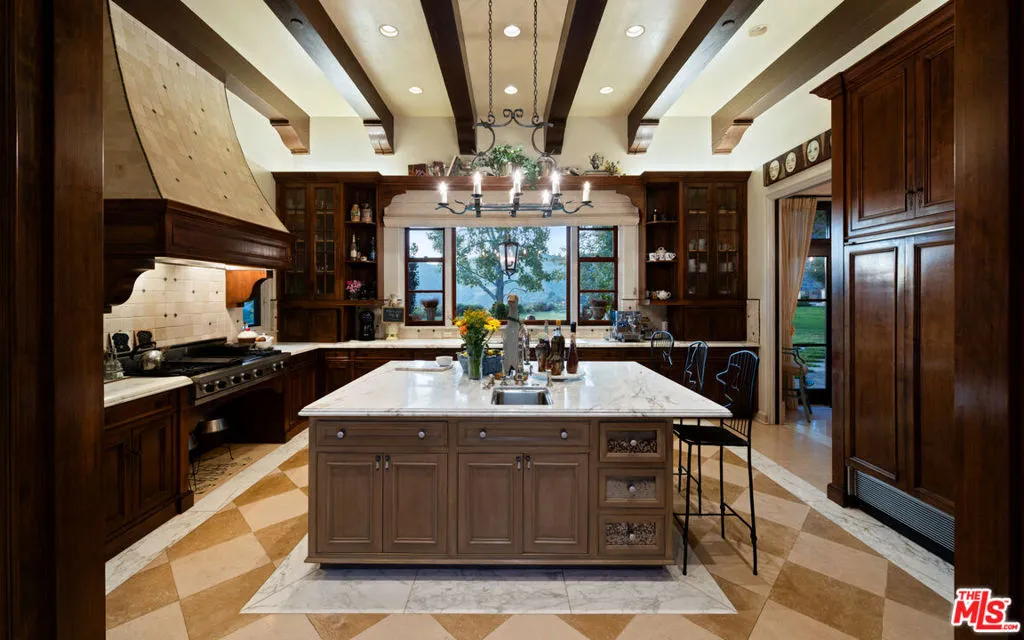 12721 Chalon Road, Los Angeles, California 90049 home-pic-11