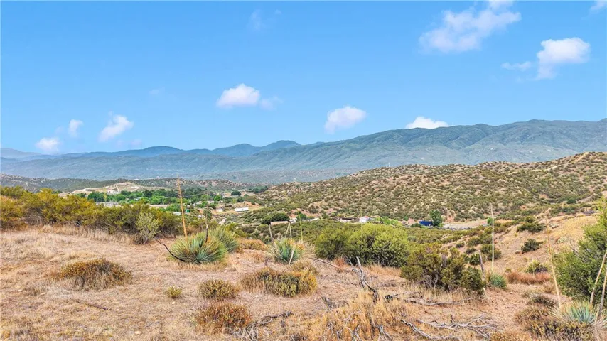 4550 Summit Valley Road, Hesperia, California 92345