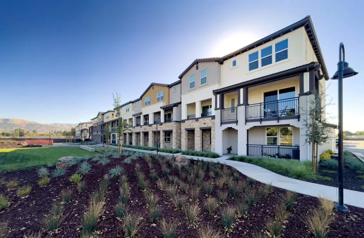 Photo is of community, not the actual home for sale.