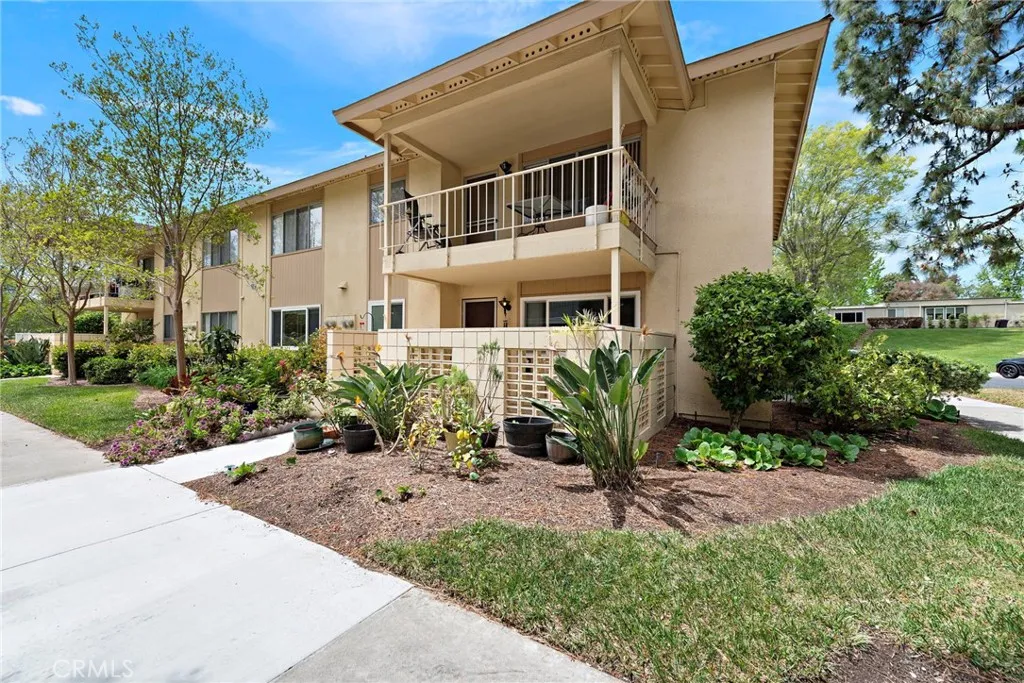 174 Avenida Majorca, Laguna Woods, California 92637 home-pic-2