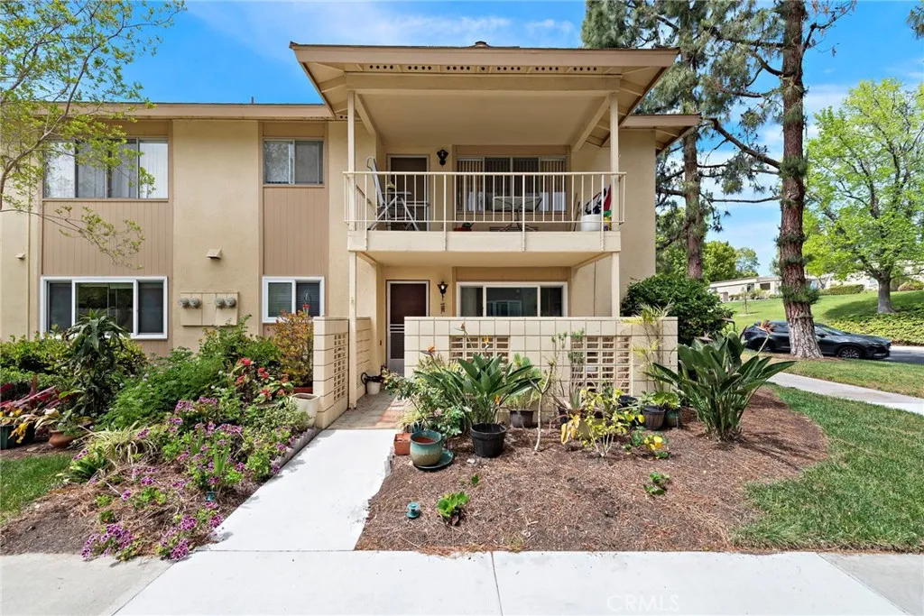 174 Avenida Majorca, Laguna Woods, California 92637 home-pic-1
