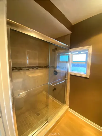 Ground Unit bathroom