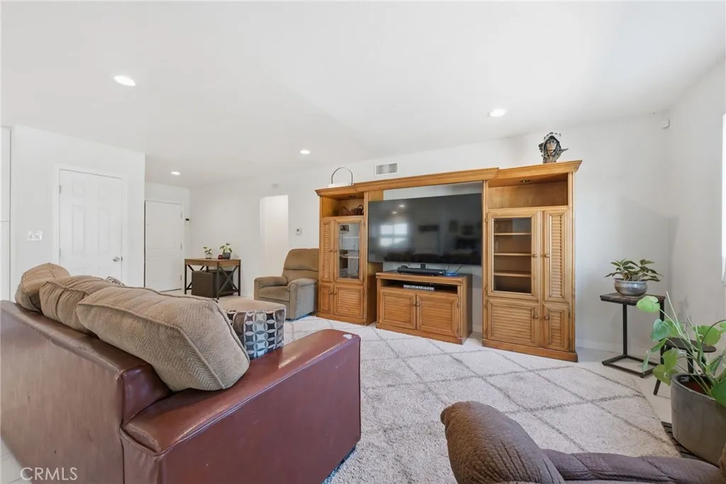 1080 Sapphire, Corona, California 92882 home-pic-8