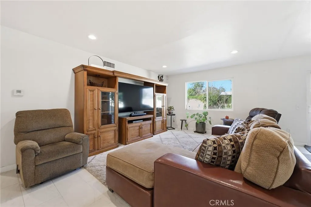 1080 Sapphire, Corona, California 92882 home-pic-6