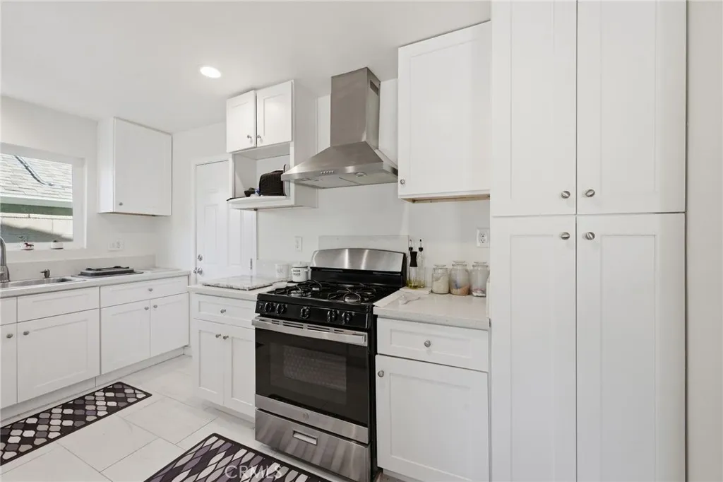 1080 Sapphire, Corona, California 92882 home-pic-14
