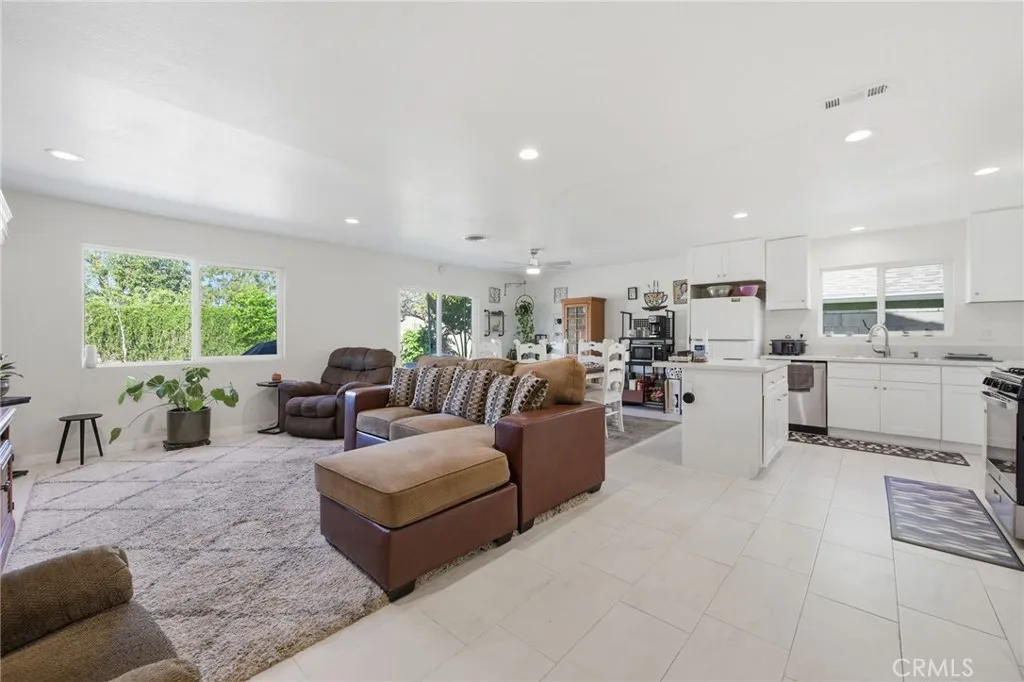 1080 Sapphire, Corona, California 92882 home-pic-5