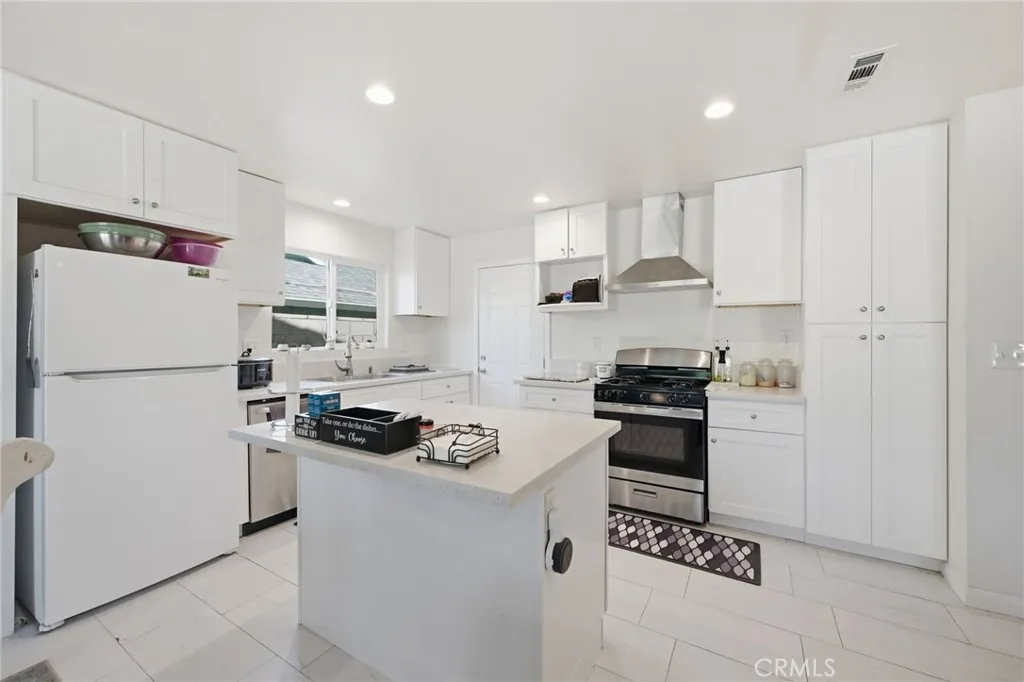 1080 Sapphire, Corona, California 92882 home-pic-13