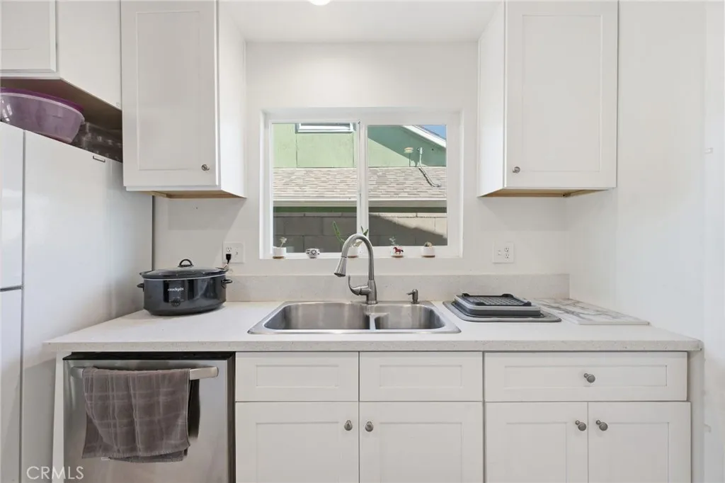 1080 Sapphire, Corona, California 92882 home-pic-17