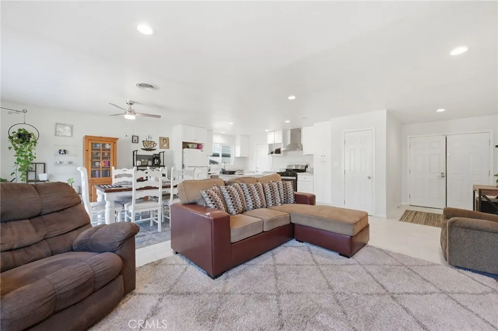 1080 Sapphire, Corona, California 92882 home-pic-9