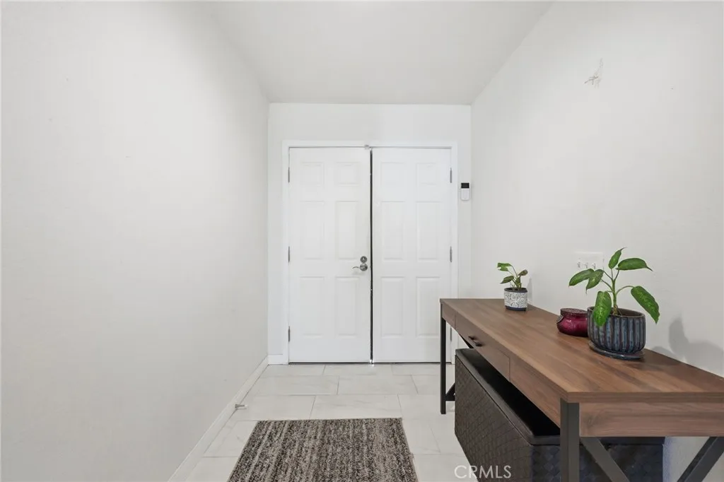 1080 Sapphire, Corona, California 92882 home-pic-3