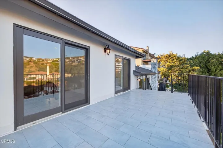 53-web-or-mls-Upmarketmedia_542Val-113