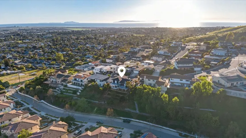 70-web-or-mls-Upmarketmedia_542Val-aer-0