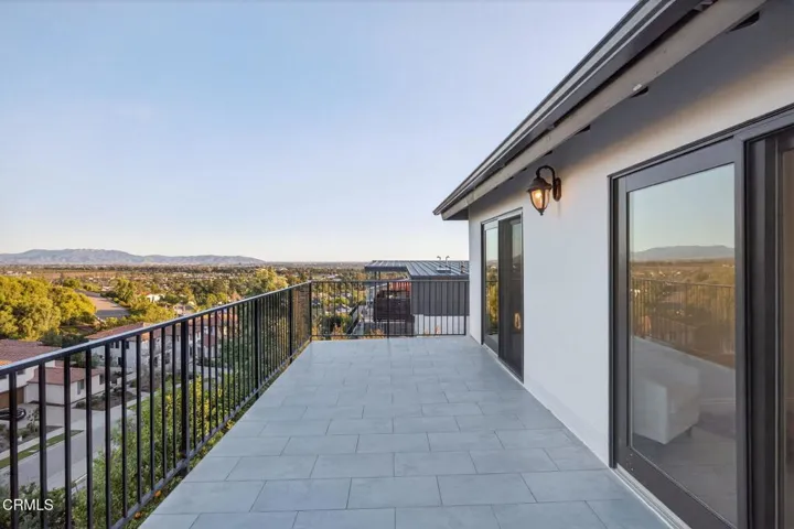 56-web-or-mls-Upmarketmedia_542Val-121