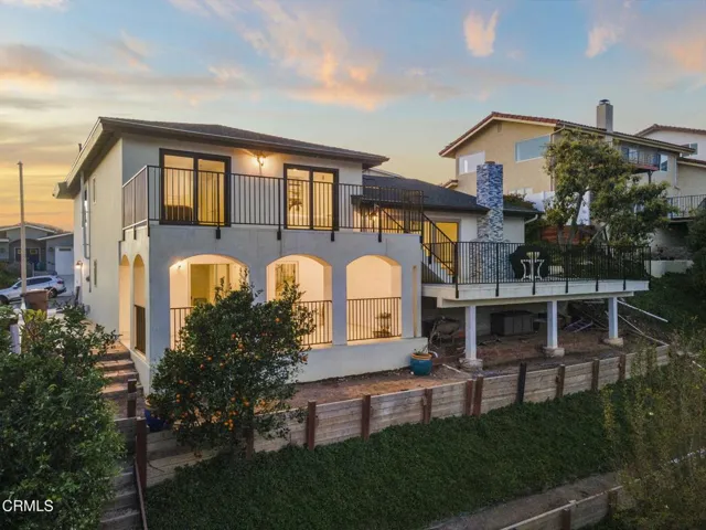 6-web-or-mls-Upmarketmedia_542Val-twi-01